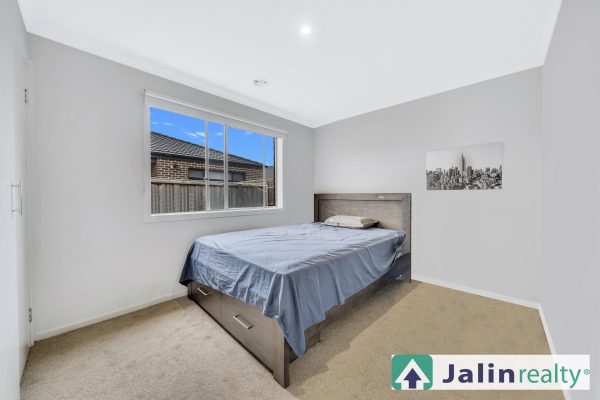 13 Buckland Circuit,  Werribee,  VIC 3030 AUS