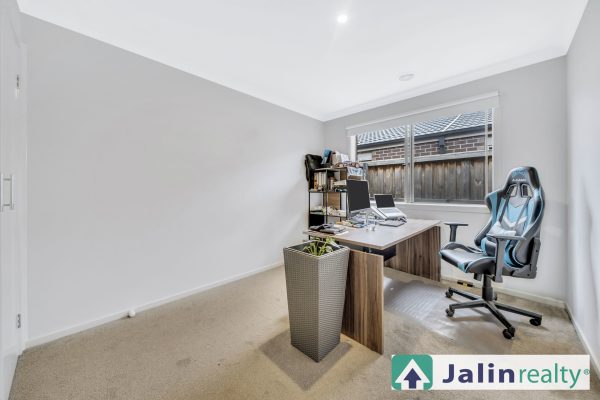13 Buckland Circuit,  Werribee,  VIC 3030 AUS