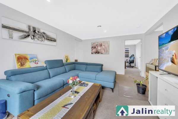 13 Buckland Circuit,  Werribee,  VIC 3030 AUS
