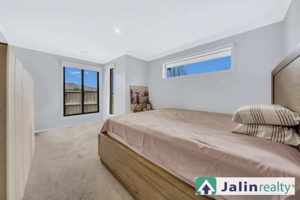 13 Buckland Circuit,  Werribee,  VIC 3030 AUS