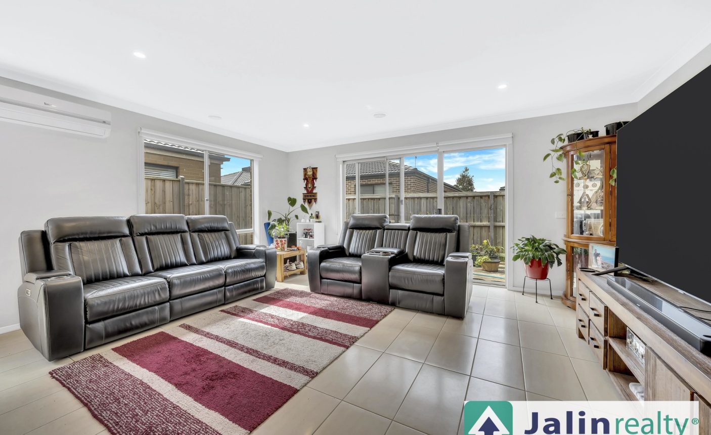 13 Buckland Circuit,  Werribee,  VIC 3030 AUS