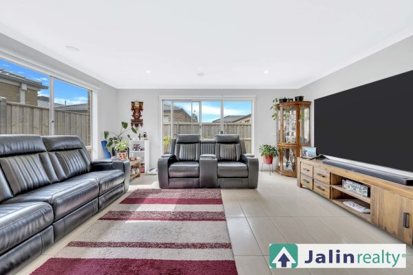 13 Buckland Circuit,  Werribee,  VIC 3030 AUS