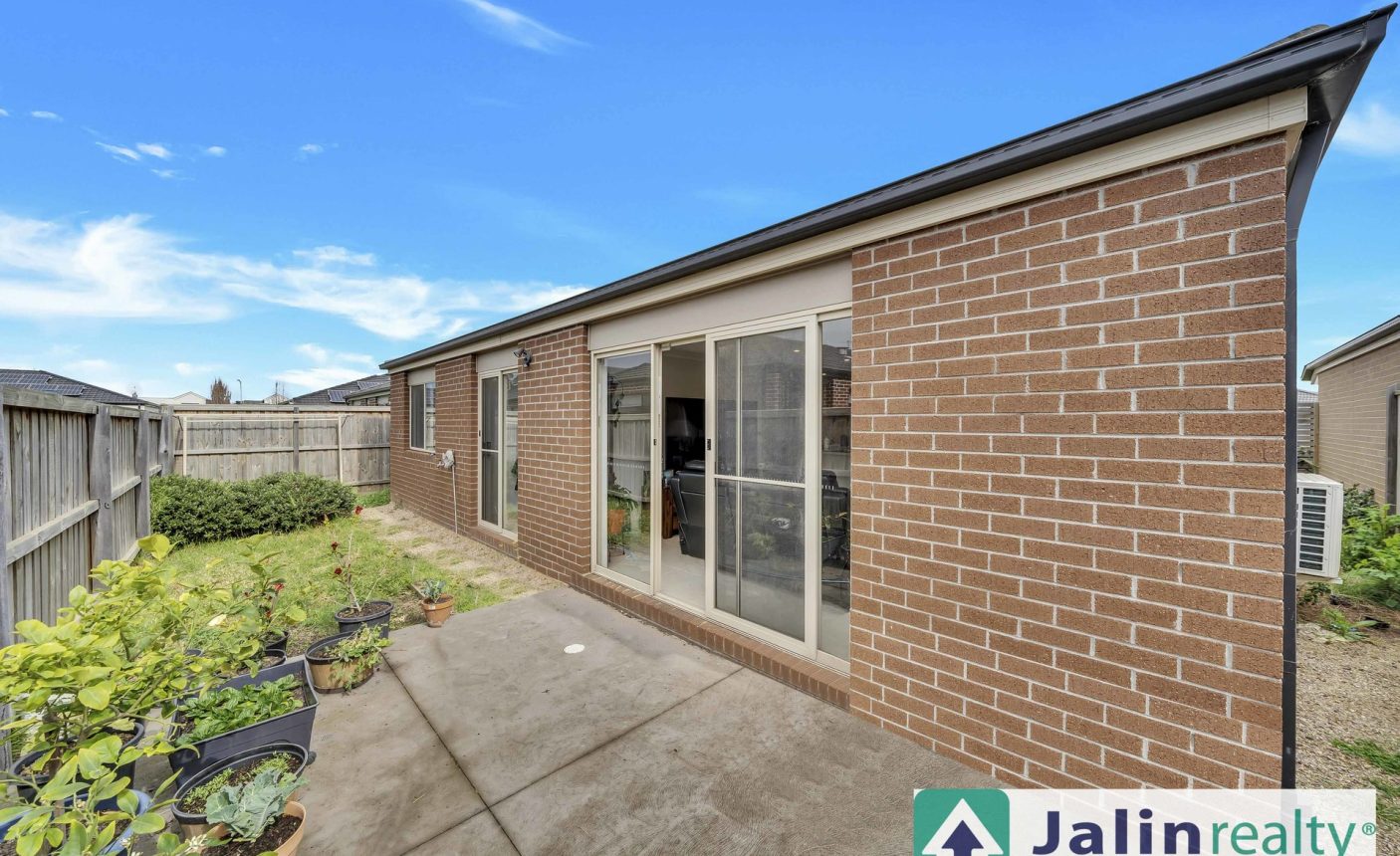 13 Buckland Circuit,  Werribee,  VIC 3030 AUS