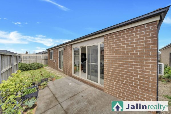 13 Buckland Circuit,  Werribee,  VIC 3030 AUS