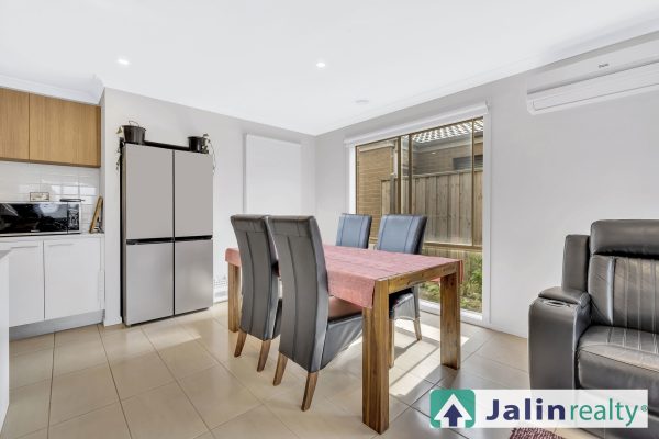 13 Buckland Circuit,  Werribee,  VIC 3030 AUS