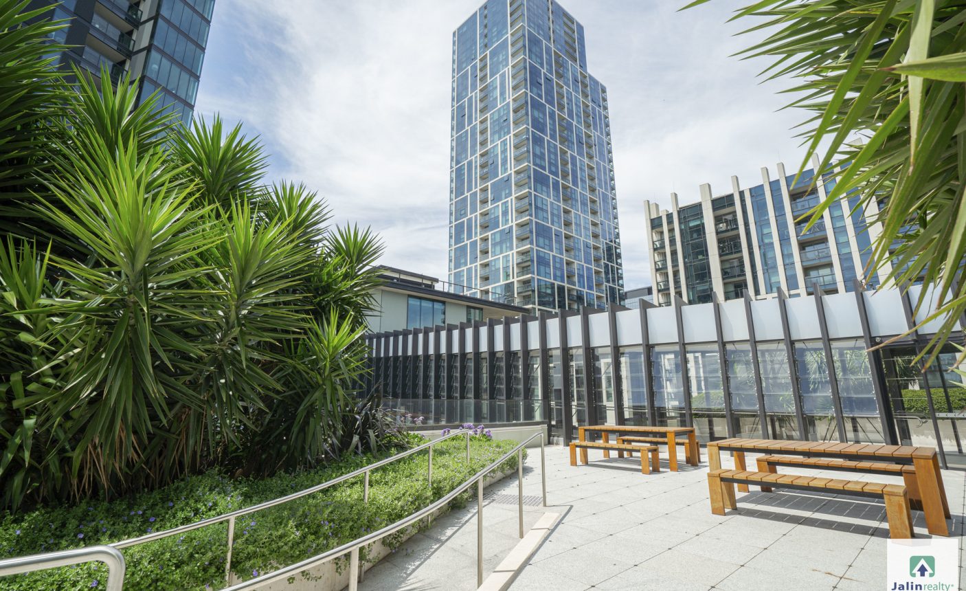 2403/9 Waterside Place,  Docklands,  VIC 3008 AUS