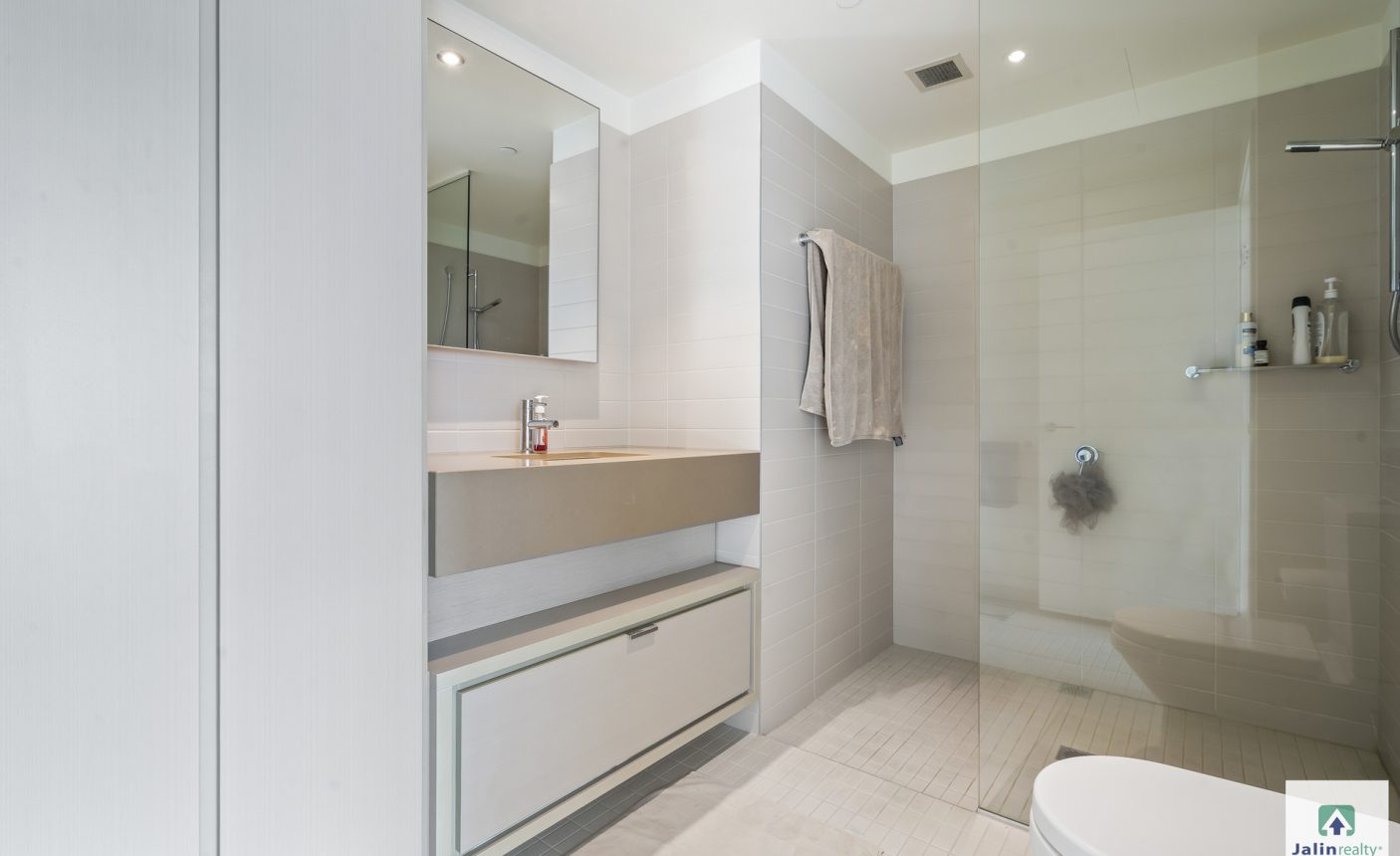 2403/9 Waterside Place,  Docklands,  VIC 3008 AUS