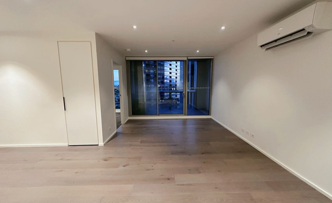 1207E/888 Collins Street,  Docklands,  VIC 3008 Australia
