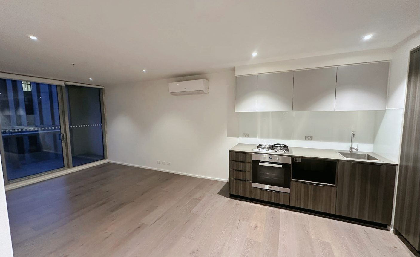 1207E/888 Collins Street,  Docklands,  VIC 3008 Australia