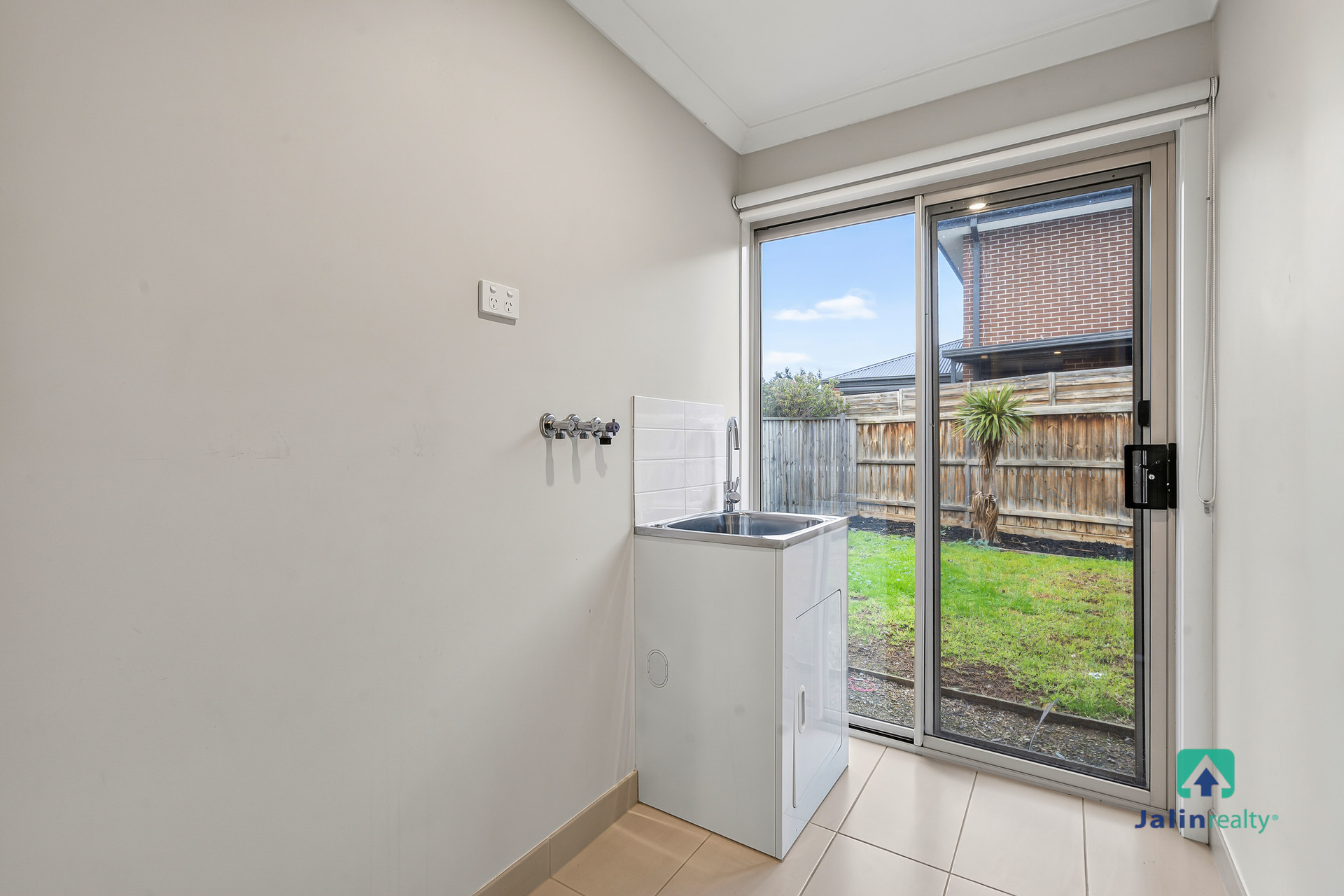 7 Maygrand Avenue, Werribee VIC 3030, Werribee - Thumbnail 4