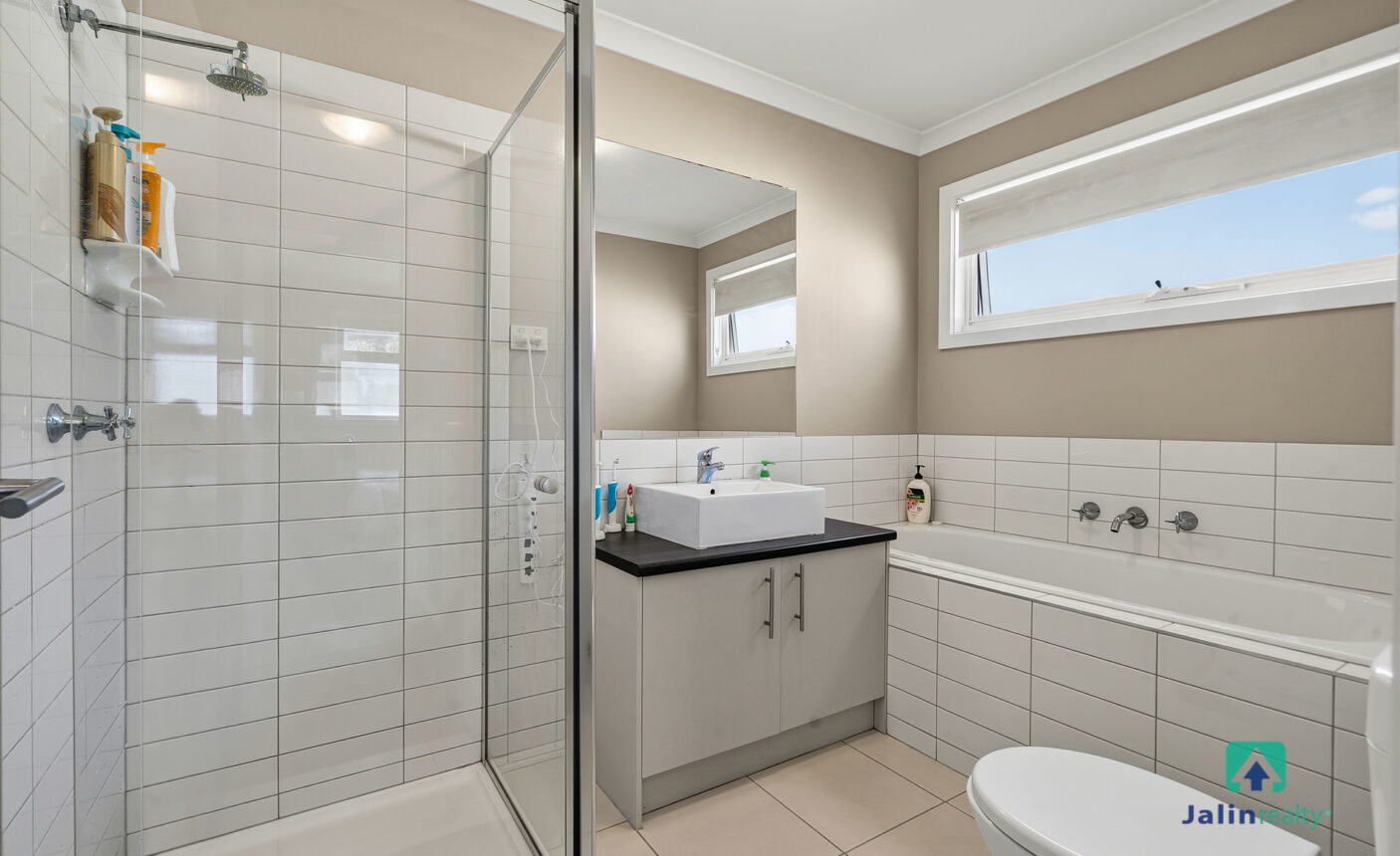 4 Westbury Parkway,  Roxburgh Park,  VIC 3064 AUS
