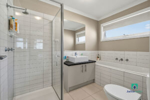 4 Westbury Parkway, Roxburgh Park, VIC 3064