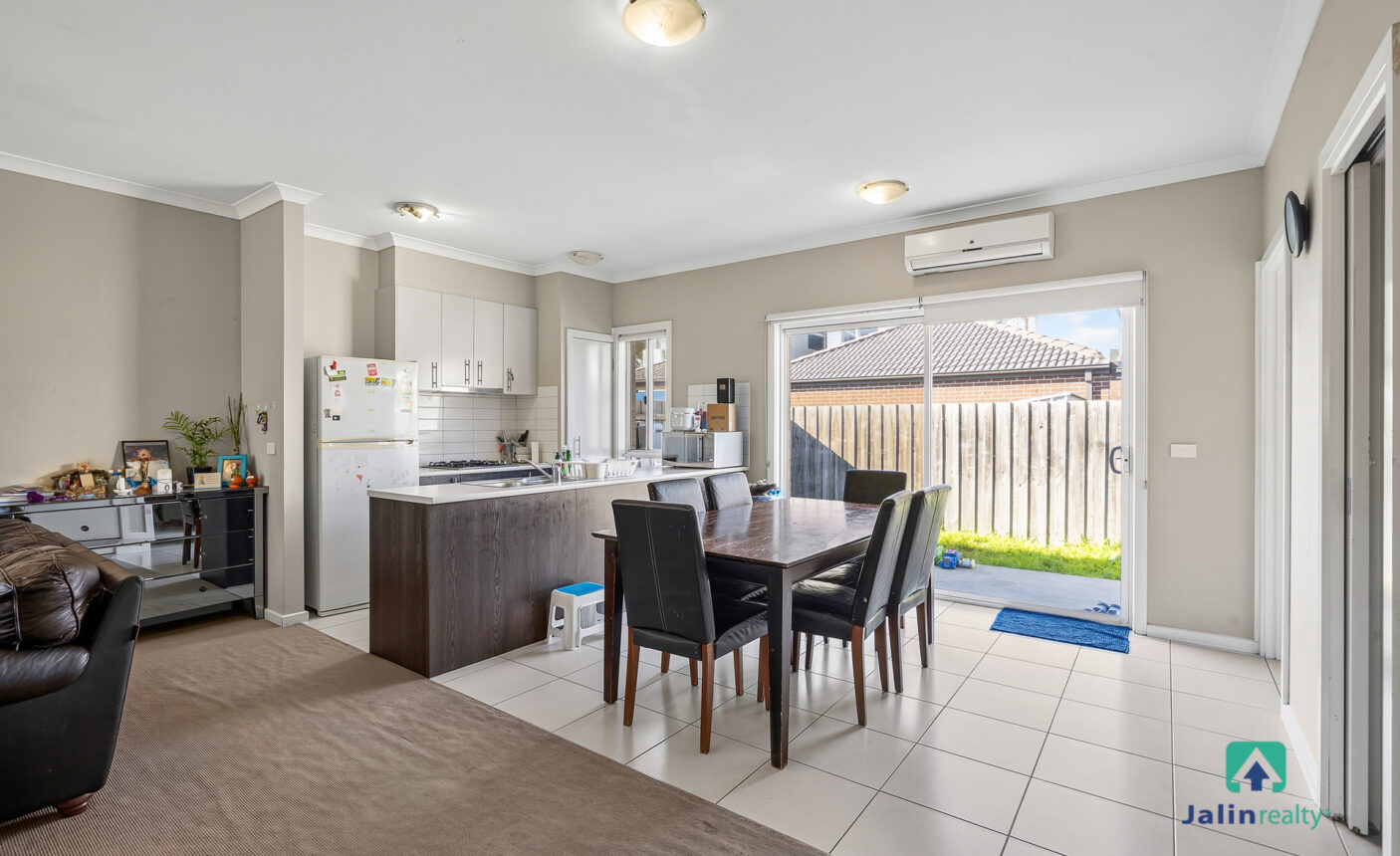 4 Westbury Parkway,  Roxburgh Park,  VIC 3064 AUS