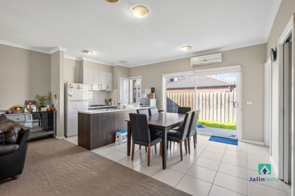 4 Westbury Parkway,  Roxburgh Park,  VIC 3064 AUS
