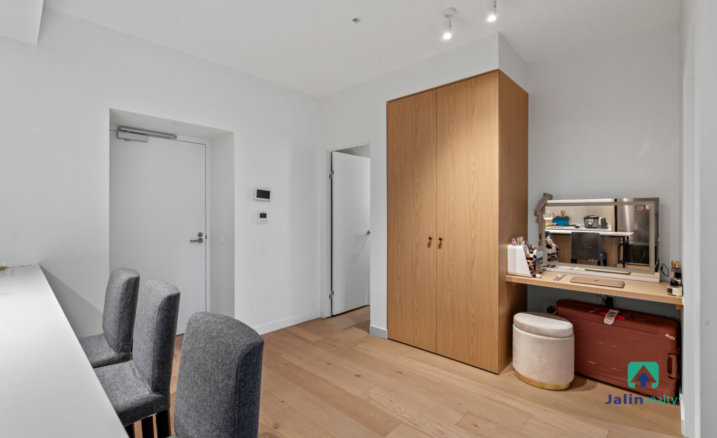 1002/88 Queens Bridge Street,  Southbank,  VIC 3006 AUS