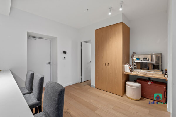 1002/88 Queens Bridge Street,  Southbank,  VIC 3006 AUS